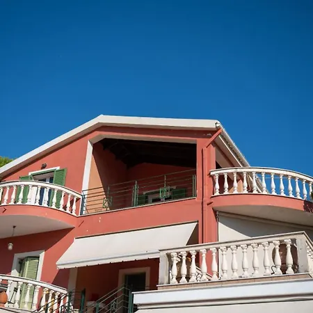 Apartman Ouzaki House *